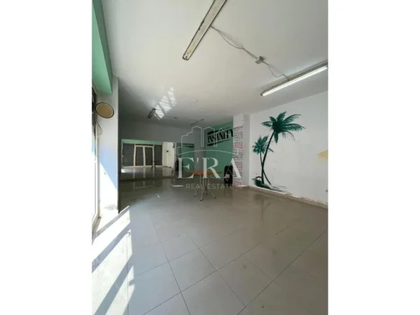 Durres, jepet me qera zyre Kati 0, 46 m² 200 € (Lagja nr.6)