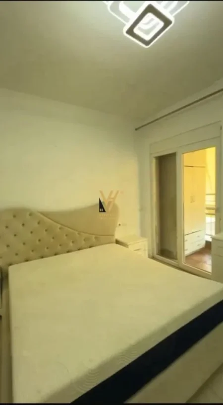 Tirane, jepet me qera apartament 2+1+Ballkon Kati 7, 117 m² 1.100 € (XHAMLLIKU)