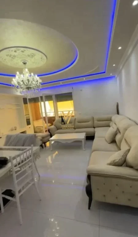 Tirane, jepet me qera apartament 2+1+Ballkon Kati 7, 117 m² 1.100 € (XHAMLLIKU)