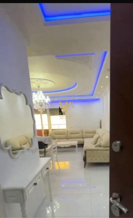 Tirane, jepet me qera apartament 2+1+Ballkon Kati 7, 117 m² 1.100 € (XHAMLLIKU)