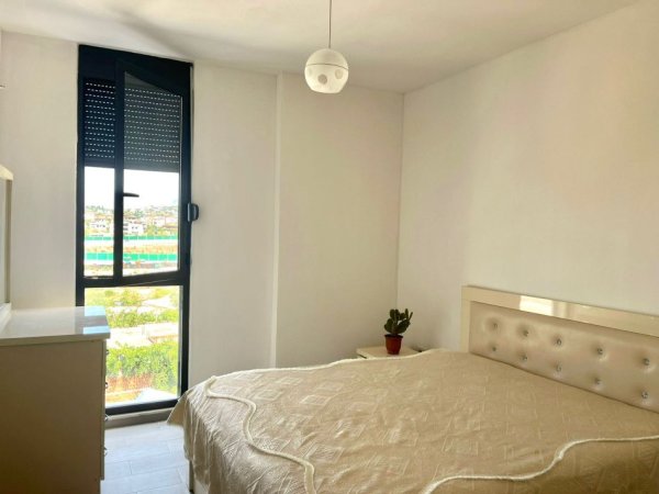 Tirane, jepet me qera apartament 3+1+Ballkon Kati 3, 130 m² 750 € (5 Maji)