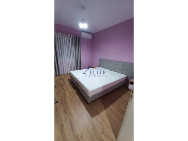 Tirane, jepet me qera apartament 2+1+Ballkon Kati 2, 150 m² 900 € (Kopshti Botanik)