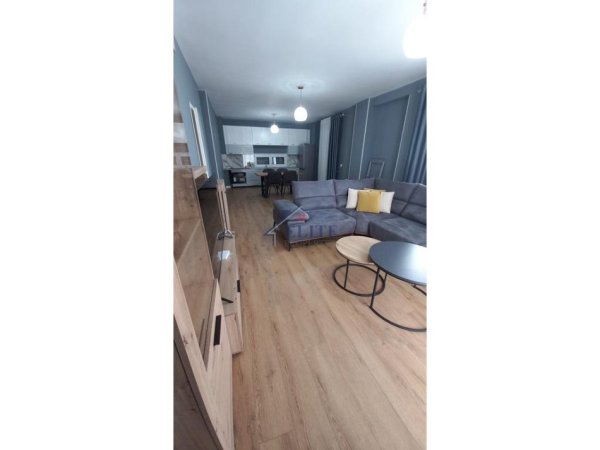 Tirane, jepet me qera apartament 2+1+Ballkon Kati 2, 150 m² 900 € (Kopshti Botanik)