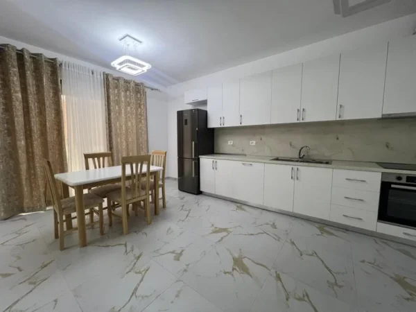 Tirane, jepet me qera apartament 2+1 Kati 1, 120 m² 750 € (Tregu elektrik)