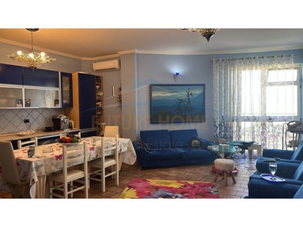 Durres, jepet me qera apartament 3+1 Kati 11, 320 m² 4.000 € 