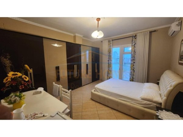 Durres, jepet me qera apartament 3+1 Kati 11, 320 m² 4.000 € 