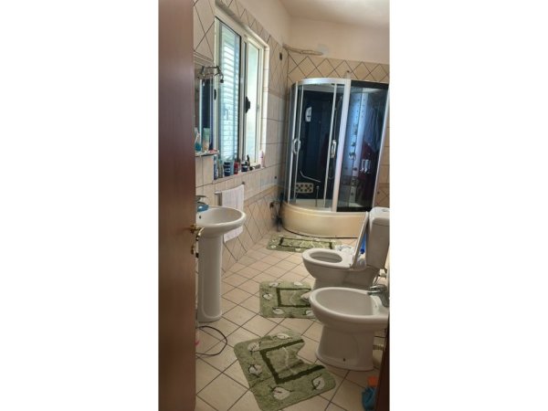Durres, jepet me qera apartament 3+1 Kati 11, 320 m² 4.000 € 