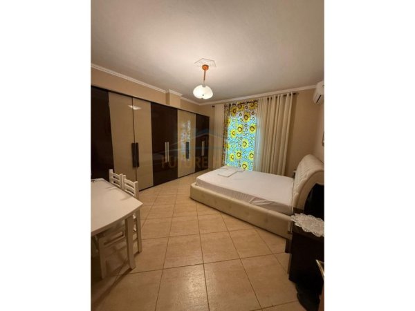 Durres, jepet me qera apartament 3+1 Kati 11, 320 m² 4.000 € 