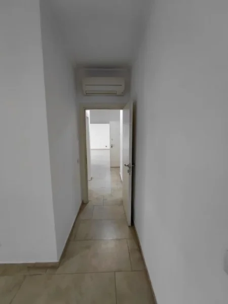 Tirane, jepet me qera ambjent biznesi Kati 5, 131 m² 1.300 € (Zogu i Zi)