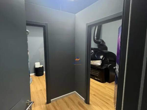 Tirane, jepet me qera ambjent biznesi Kati 0, 90 m² 1.000 € (RRUGA E BOGDANEVE)