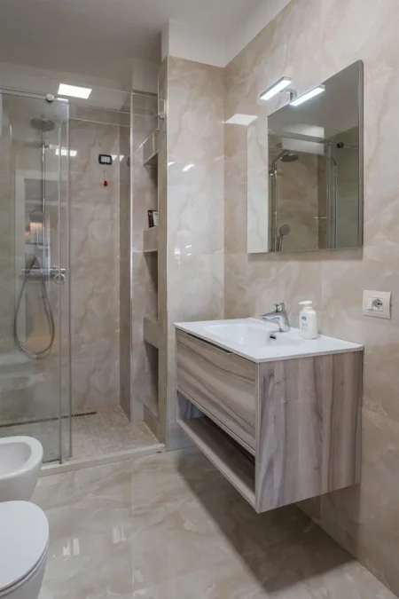 Tirane, shitet apartament 3+1+Ballkon Kati 3, 139 m² 360.000 € (21 Dhjetori)