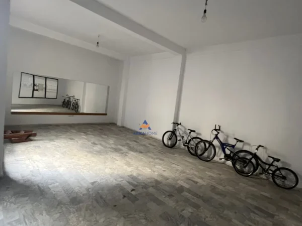 Shqiperi, jepet me qera ambjent biznesi , 70 m² 800 € (RRUGA E BOGDAENEVE)