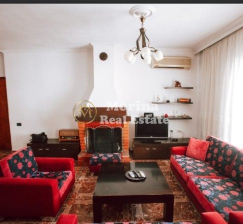Tirane, jepet me qera apartament 3+1+Ballkon Kati 3, 650 € (Rruga 5 Maji, Farmacia 10)