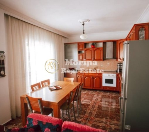 Tirane, jepet me qera apartament 3+1+Ballkon Kati 3, 650 € (Rruga 5 Maji, Farmacia 10)