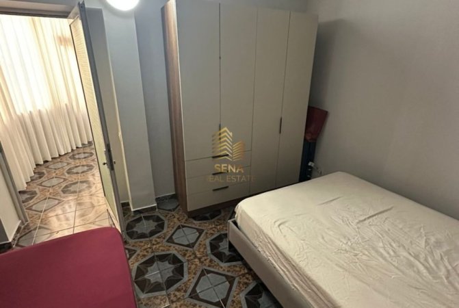Tirane, jepet me qera apartament 2+1+Ballkon Kati 1, 90 m² 550 € (Rruga Skender Shtylla)