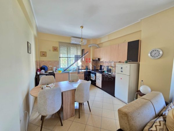 Tirane, jepet me qera apartament 2+1+Ballkon Kati 3, 95 m² 600 € (Selite)