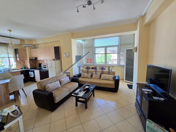 Tirane, jepet me qera apartament 2+1+Ballkon Kati 3, 95 m² 600 € (Selite)