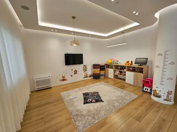 Tirane, jepet me qera Vile 2 Katshe , 200 m² 2.500 € (Parku Olimpik)