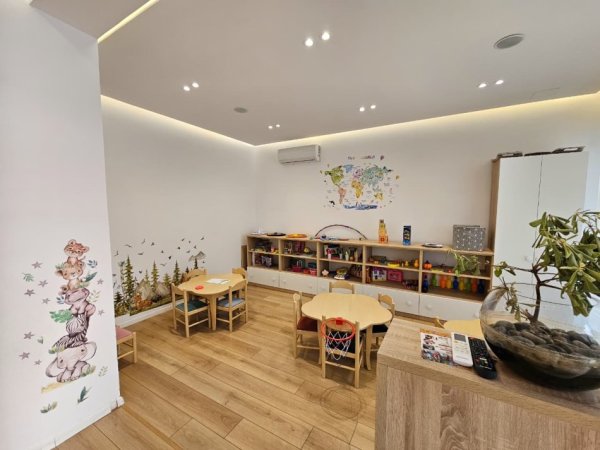 Tirane, jepet me qera Vile 2 Katshe , 200 m² 2.500 € (Parku Olimpik)