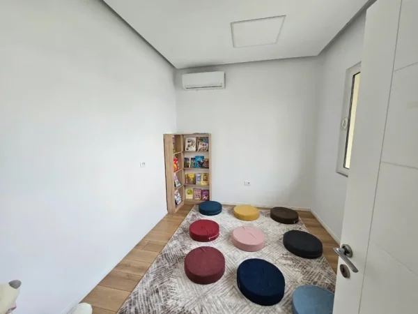 Tirane, jepet me qera Vile 2 Katshe , 200 m² 2.500 € (Parku Olimpik)