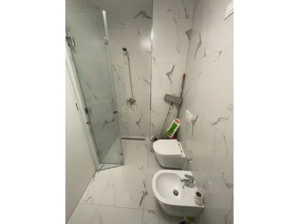 Tirane, jepet me qera apartament 2+1 Kati 3, 85 m² 1.300 € (Lake View Residence - Liqeni Tiranes)