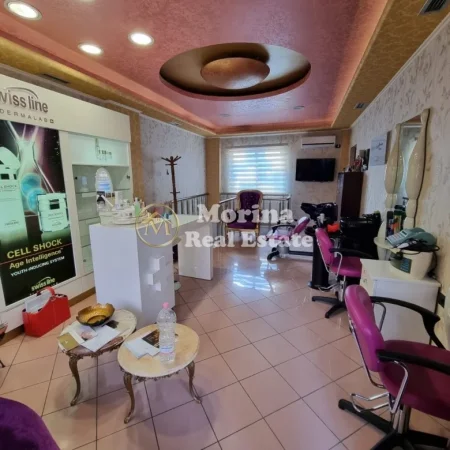 Tirane, jepet me qera dyqan Kati 1, 130 m² 1000 € (Rruga e Bogdanëve, Çam Market, Njësia Bashkiake Nr. 10,)