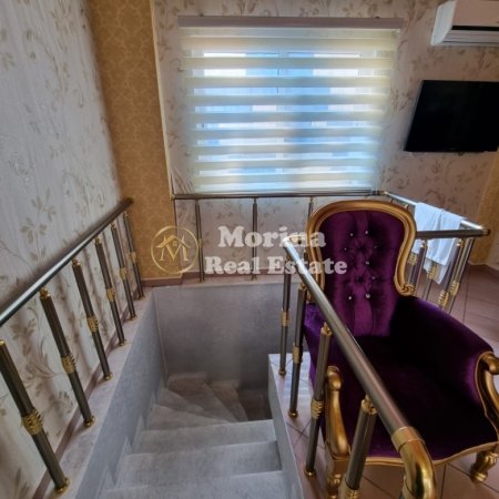 Tirane, jepet me qera dyqan Kati 1, 130 m² 1.300 € (Rruga e Bogdanëve, Çam Market, Njësia Bashkiake Nr. 10,)