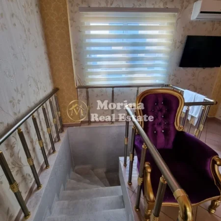 Tirane, jepet me qera dyqan Kati 1, 130 m² 1000 € (Rruga e Bogdanëve, Çam Market, Njësia Bashkiake Nr. 10,)