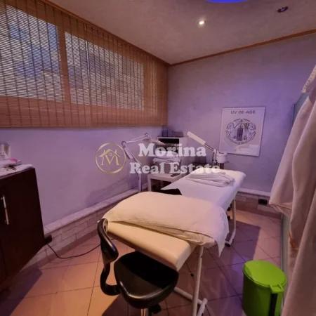 Tirane, jepet me qera dyqan Kati 1, 130 m² 1000 € (Rruga e Bogdanëve, Çam Market, Njësia Bashkiake Nr. 10,)