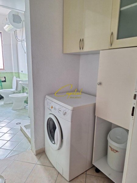 Tirane, jepet me qera apartament 2+1+Ballkon Kati 7, 101 m² 400 € (ALI DEMI)