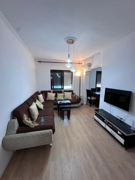 Tirane, shitet apartament 2+1+Ballkon Kati 4, 147.000 € (Rruga Bardhyl)