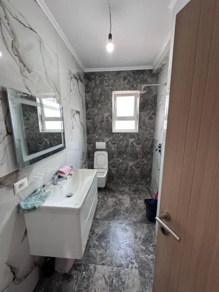 Tirane, shitet apartament 2+1+Ballkon Kati 4, 147.000 € (Rruga Bardhyl)