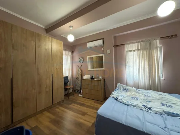 Tirane, shitet Vile 3 Katshe , 210 m² 500.000 € (Rruga Mihal Grameno)