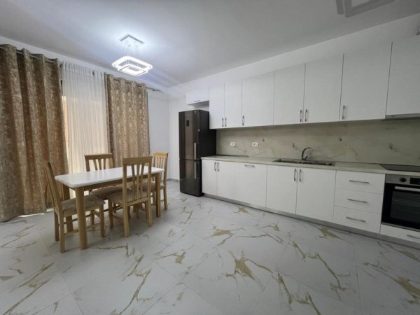 Tirane, jepet me qera apartament 2+1 Kati 1, 120 m² 750 € (Tregu Elektrik)
