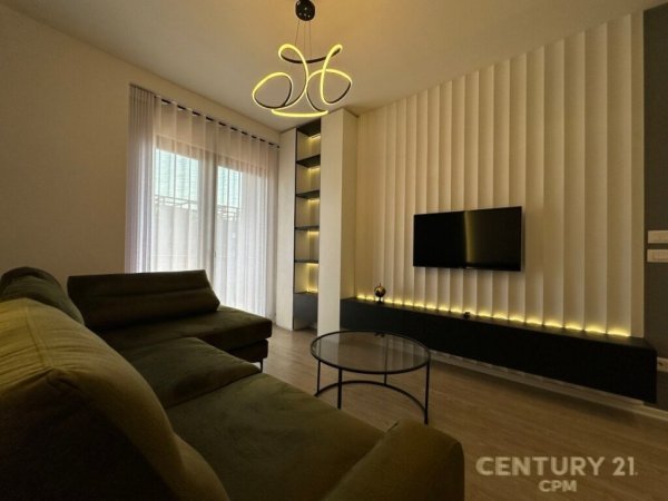 Tirane, jepet me qera apartament 1+1+Ballkon Kati 15, 75 m² 900 € (Tirana Garden Building ne Rrugen e Kavajes)