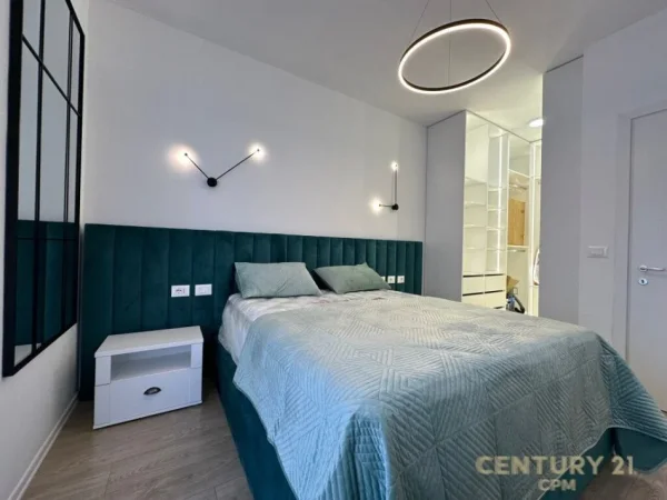 Tirane, jepet me qera apartament 1+1+Ballkon Kati 15, 75 m² 900 € (Tirana Garden Building ne Rrugen e Kavajes)