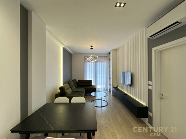 Tirane, jepet me qera apartament 1+1+Ballkon Kati 15, 75 m² 900 € (Tirana Garden Building ne Rrugen e Kavajes)