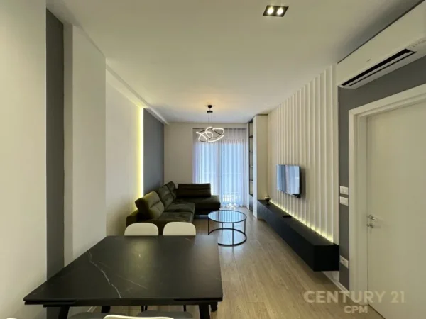 Tirane, jepet me qera apartament 1+1+Ballkon Kati 15, 75 m² 900 € (Tirana Garden Building ne Rrugen e Kavajes)