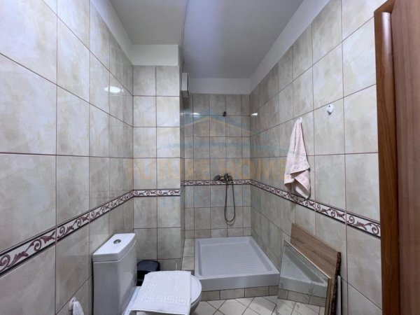 Tirane, jepet me qera apartament 2+1+Ballkon Kati 8, 115 m² 780 € (Rruga 5 Maji)