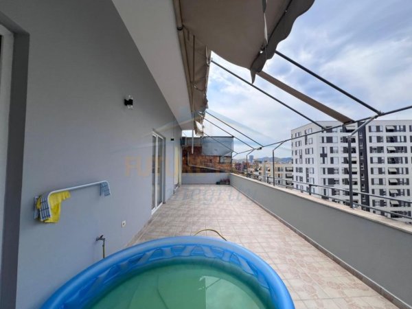 Tirane, jepet me qera apartament 2+1+Ballkon Kati 8, 115 m² 780 € (Rruga 5 Maji)