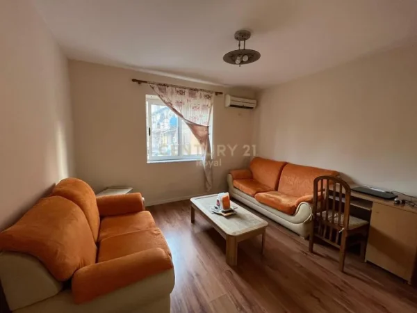 Tirane, jepet me qera apartament 2+1+Ballkon Kati 2, 73 m² 480 € (Oxhaku prane QSUT)