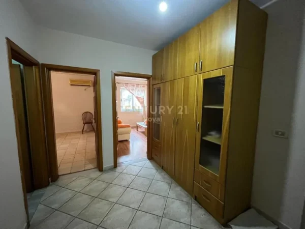 Tirane, jepet me qera apartament 2+1+Ballkon Kati 2, 73 m² 480 € (Oxhaku prane QSUT)