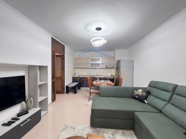 0683487469 Tirane, jepet me qera apartament 2+1 Kati 8, 115 m² 780 € (Rruga 5 Maji)