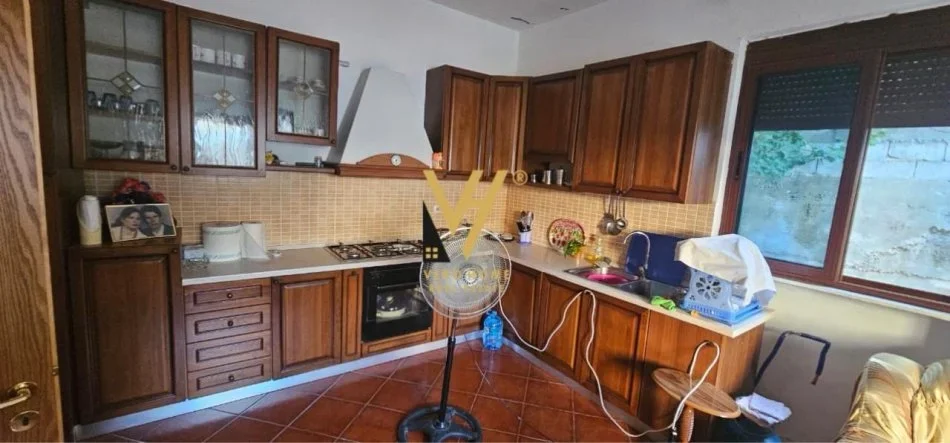 Kavaje, shitet shtepi 2+1+Ballkon Kati 0, 117 m² 80.000 € (KAVAJE)