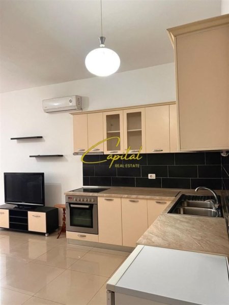 Tirane, jepet me qera apartament 2+1+Ballkon Kati 5, 85 m² 430 € (KINOSTUDIO)