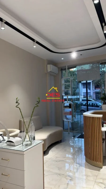 Vlore, shitet ambjent biznesi Kati 0, 35 m² (Rruga Zaho Koka)
