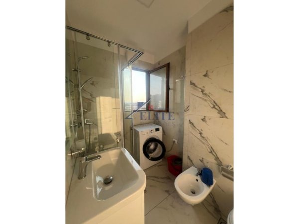 Tirane, jepet me qera apartament Kati 9, 40 m² 500 € (Sheshi Willson)