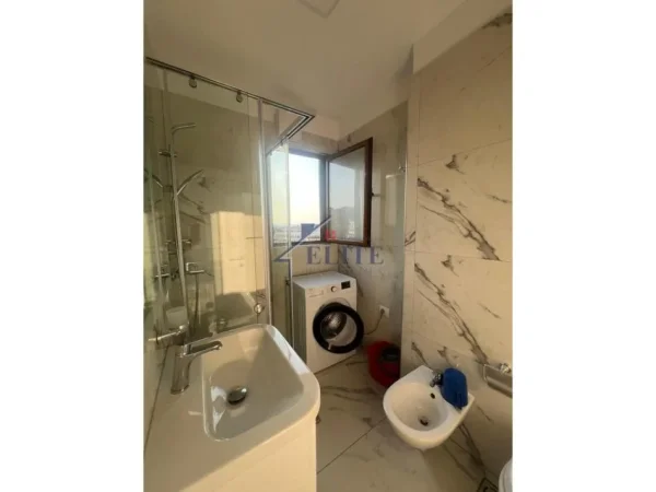 Tirane, jepet me qera apartament Kati 9, 40 m² 500 € (Sheshi Willson)