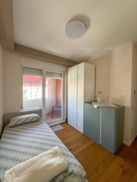 Tirane, shitet apartament 3+1+Aneks+Ballkon Kati 9, 139 m² 360.000 € (Kompleksi Magnet)