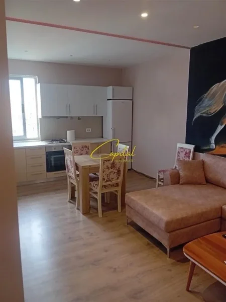 Tirane, jepet me qera apartament 1+1+Ballkon Kati 5, 72 m² 55.000 LEKE (URA E NISHARAKUT)